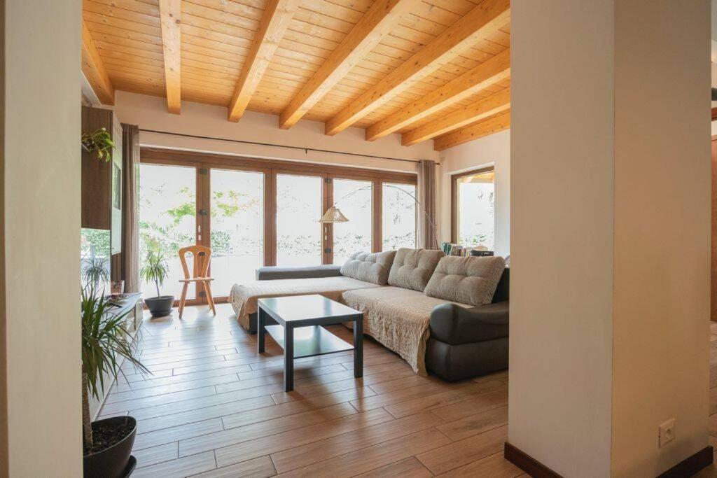 Lovely House In The Peacefull Place Of Villa